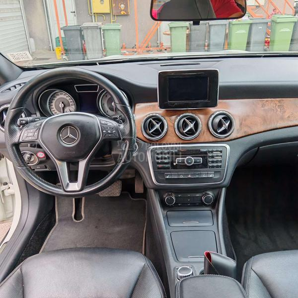 Mercedes Benz GLA 220 SUV