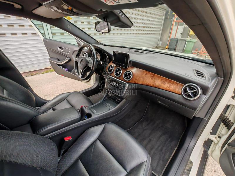 Mercedes Benz GLA 220 SUV