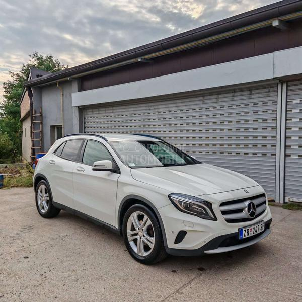 Mercedes Benz GLA 220 SUV