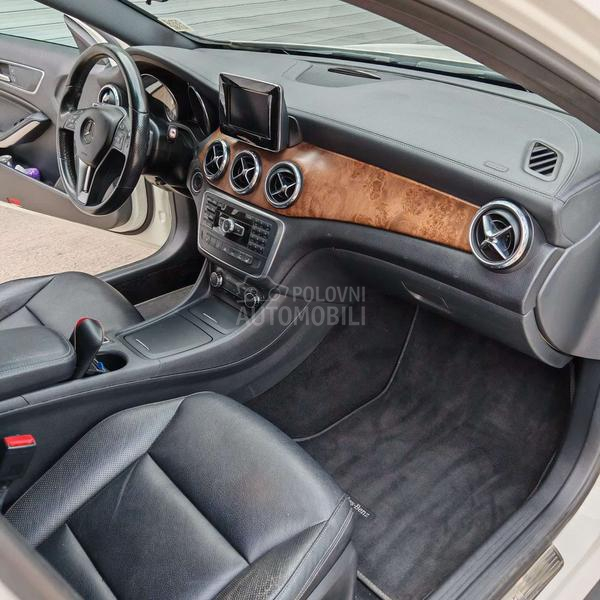 Mercedes Benz GLA 220 SUV