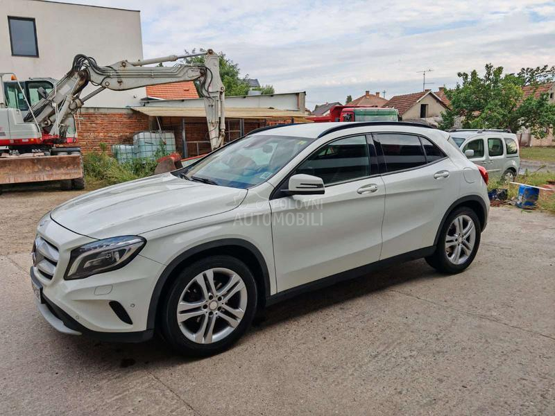 Mercedes Benz GLA 220 SUV