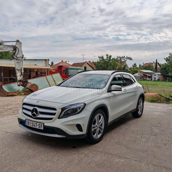 Mercedes Benz GLA 220 SUV