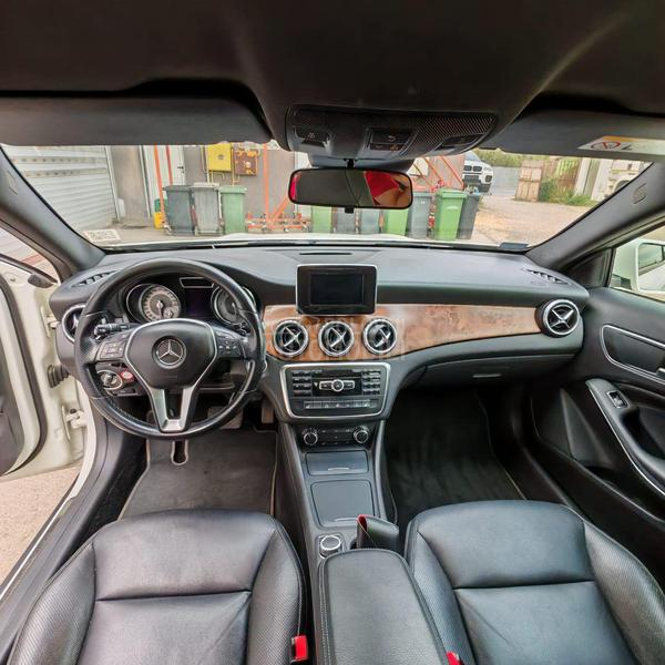 Mercedes Benz GLA 220 SUV