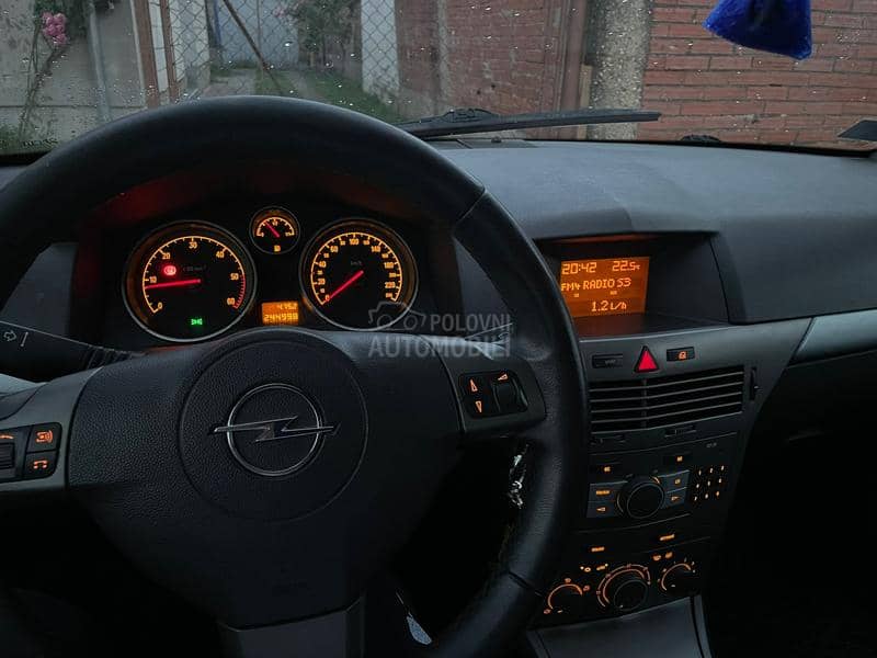 Opel Astra H GTC 1.9 CDTI COSMO
