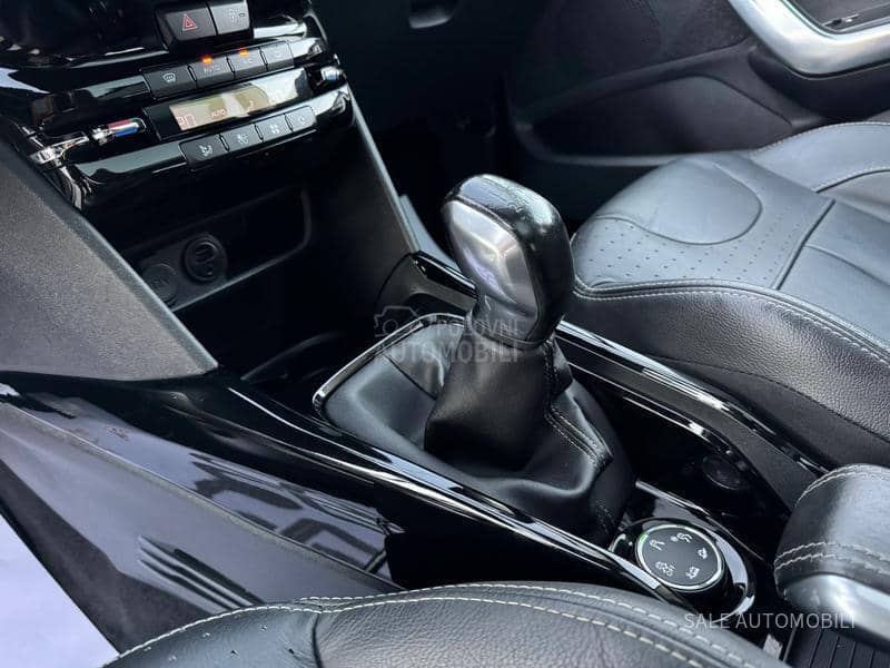 Peugeot 2008 Feline/Pano/Perla