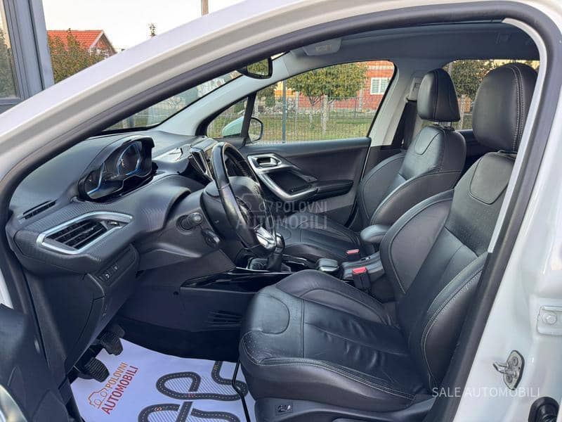 Peugeot 2008 Feline/Pano/Perla