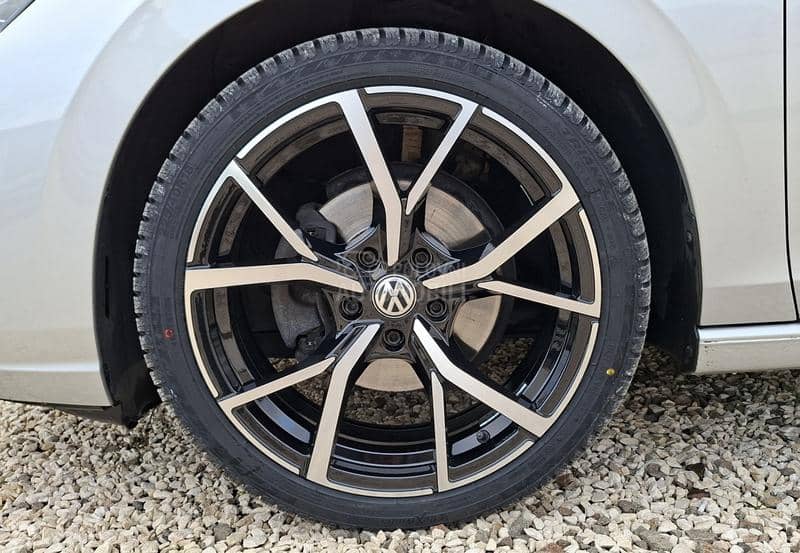 Volkswagen Golf 8 2.0TDi/DSG/ACC