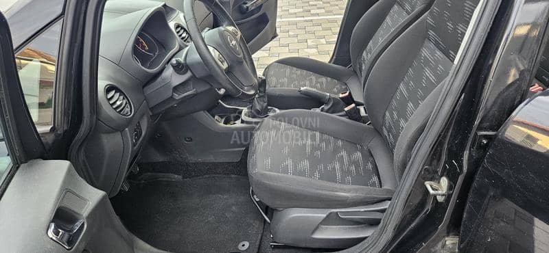 Opel Corsa D 1.2 ben zin