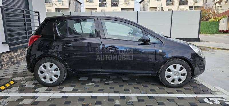 Opel Corsa D 1.2 ben zin