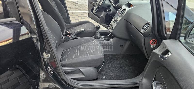 Opel Corsa D 1.2 ben zin