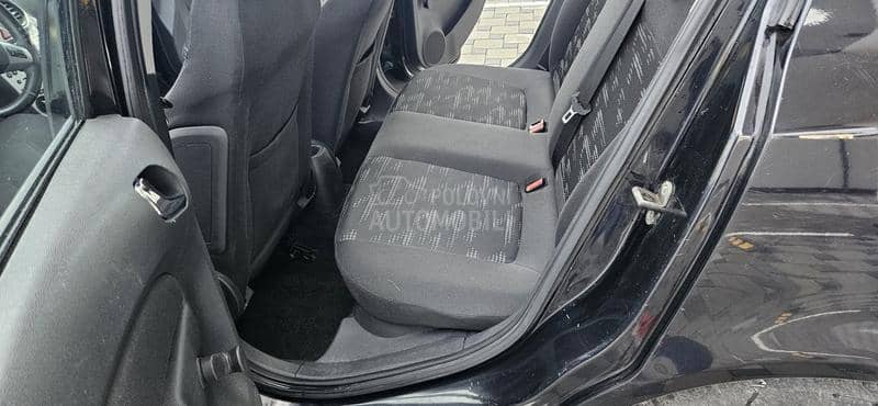 Opel Corsa D 1.2 ben zin