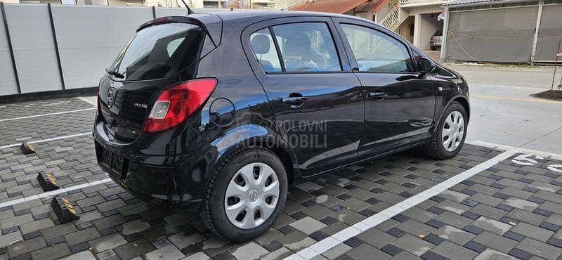 Opel Corsa D 1.2 ben zin