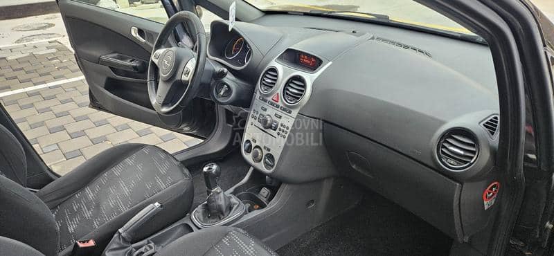 Opel Corsa D 1.2 ben zin