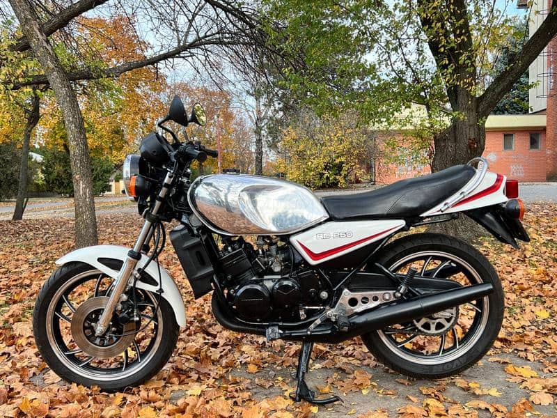 Yamaha RD 250 LC