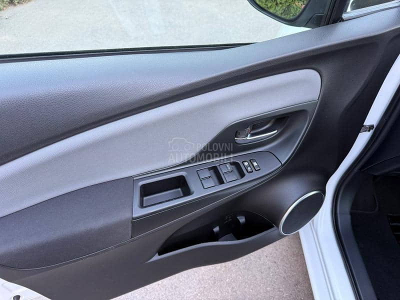 Toyota Yaris 1.5 B.E.N.Z/H.Y.B.R