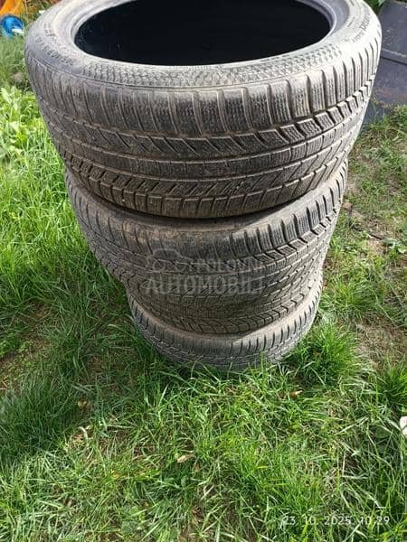 Continental 245/40 R19 Zimska