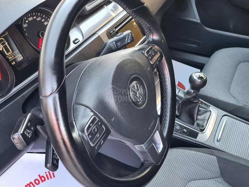 Volkswagen Passat B7 2.0tdi NAAVIGACIJA Volkswagen Passat B7 2.0tdi NAAVIGACIJA