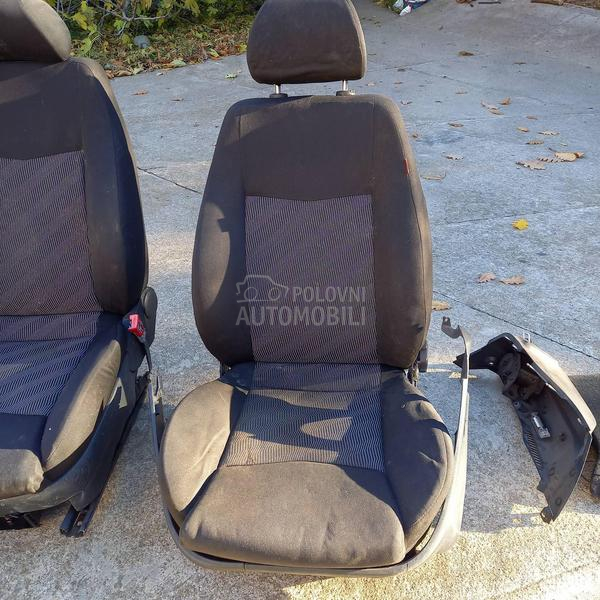 sedista i deo enterijera