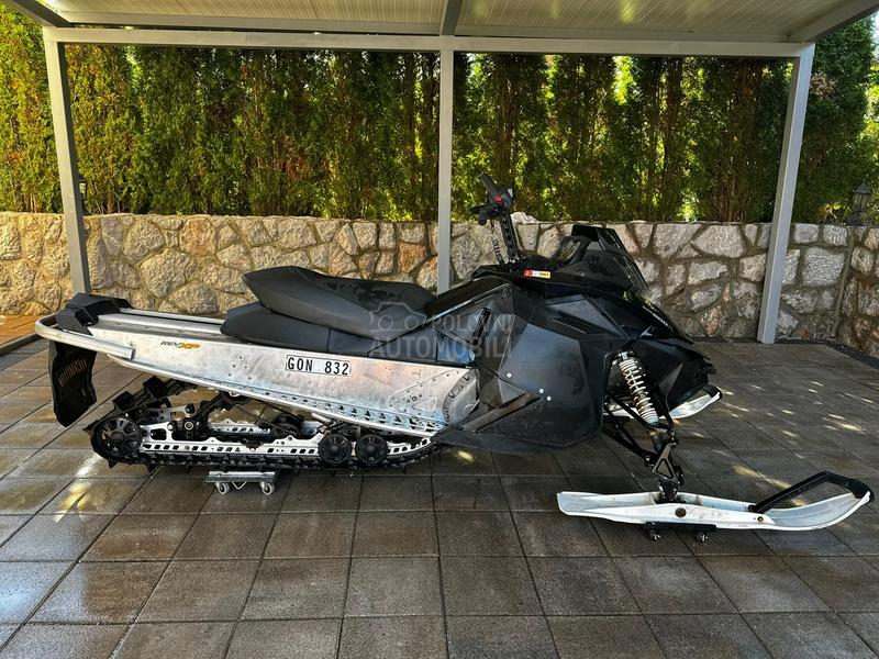 Bombardier Summit 800R