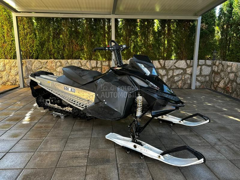 Bombardier Summit 800R