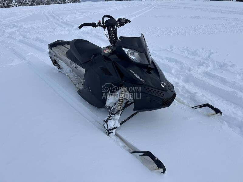 Bombardier Summit 800R