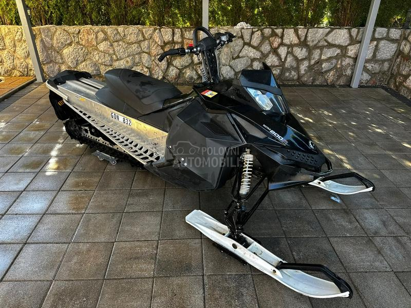 Bombardier Summit 800R