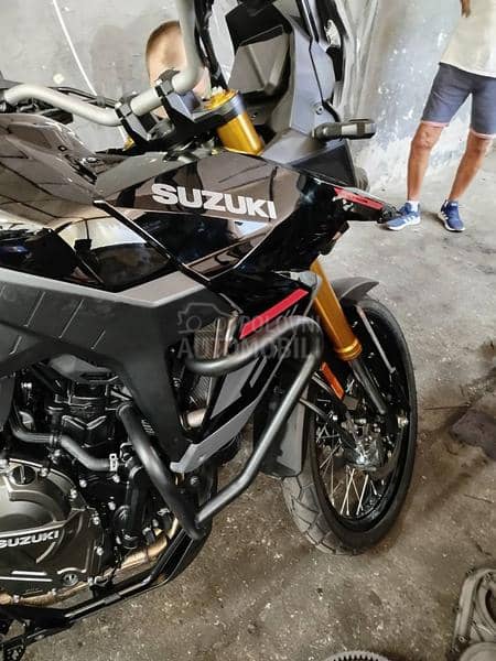 Suzuki Strom 800 de