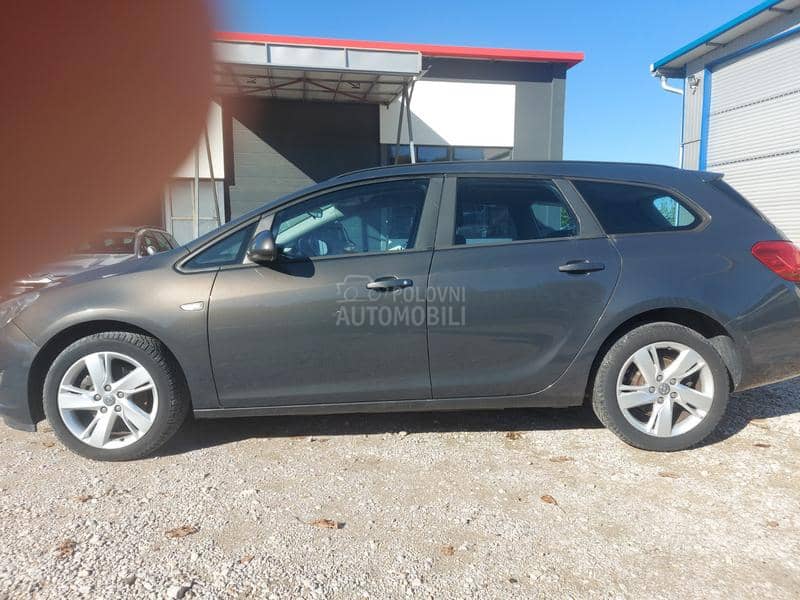 Opel Astra J 1.7