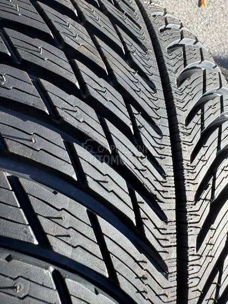 Michelin 235/50 R19 Zimska
