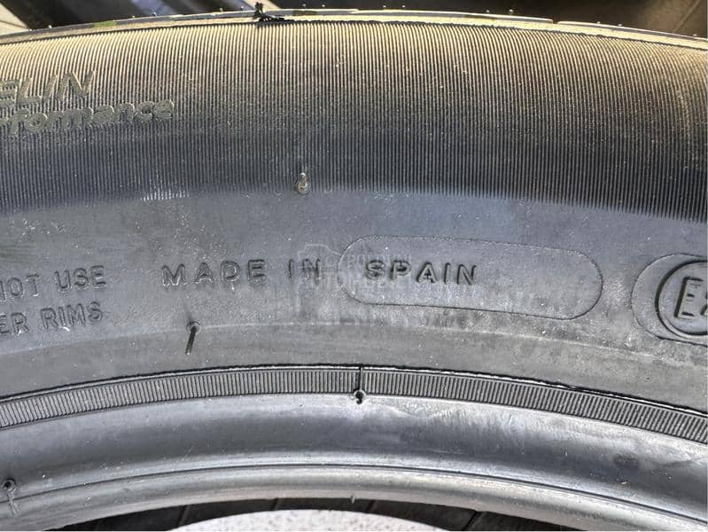 Michelin 235/50 R19 Zimska