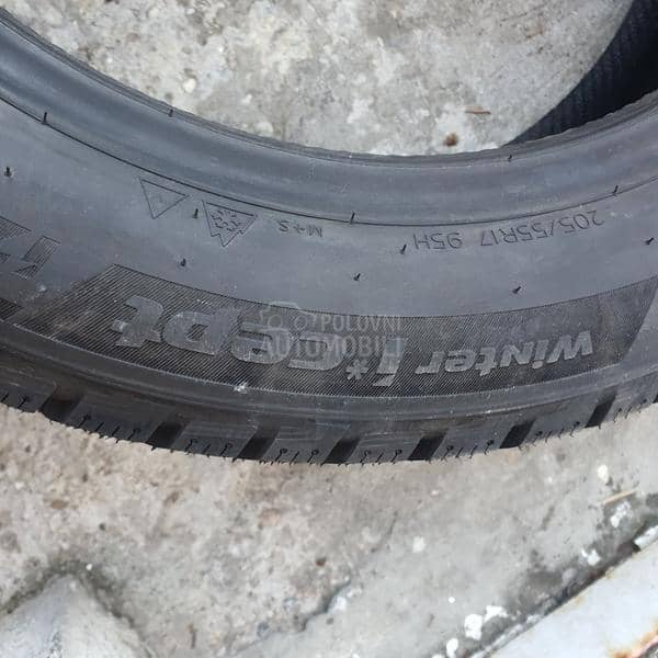 Hankook 205/55 R17 Zimska