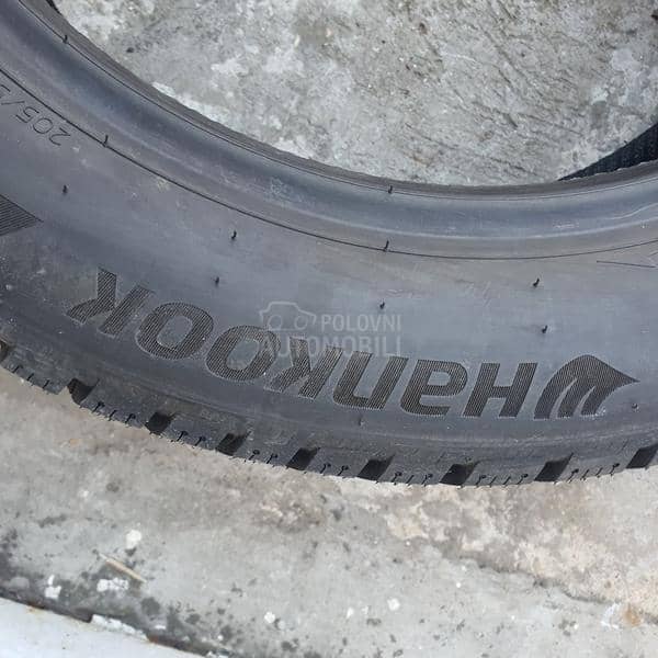 Hankook 205/55 R17 Zimska