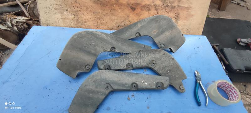 plastike oko blatobrana