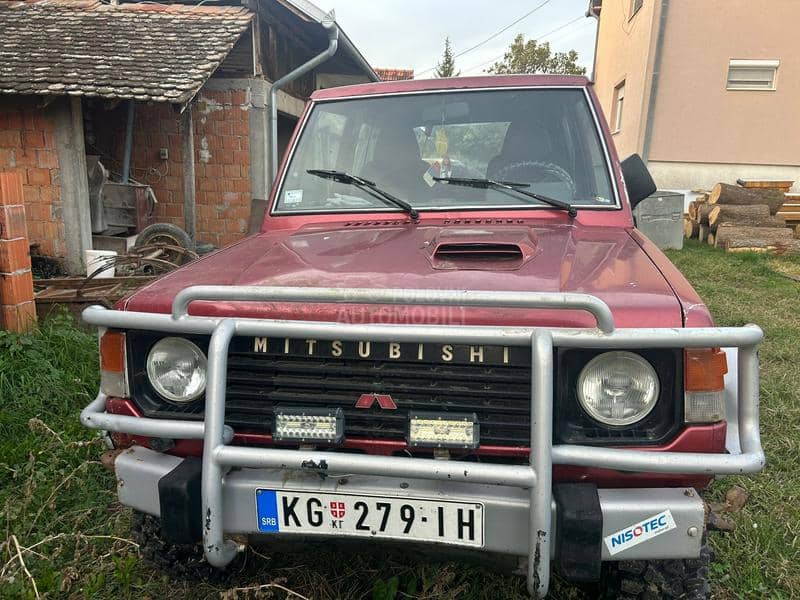 Mitsubishi Pajero 2.3