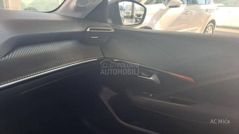 Peugeot 208 1.2NAV KAM LED 73000