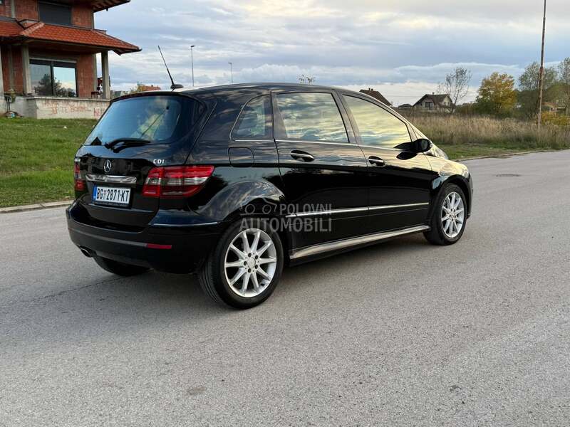 Mercedes Benz B 180 AVANGARDE