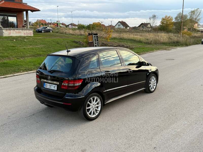 Mercedes Benz B 180 AVANGARDE