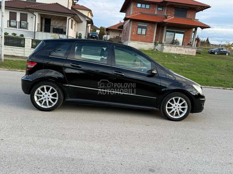 Mercedes Benz B 180 AVANGARDE