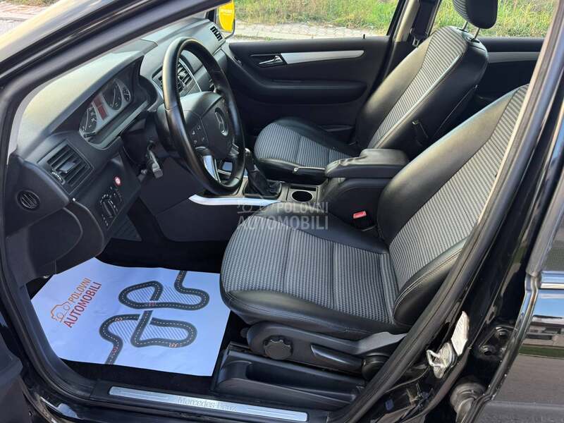 Mercedes Benz B 180 AVANGARDE