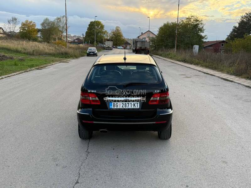 Mercedes Benz B 180 AVANGARDE