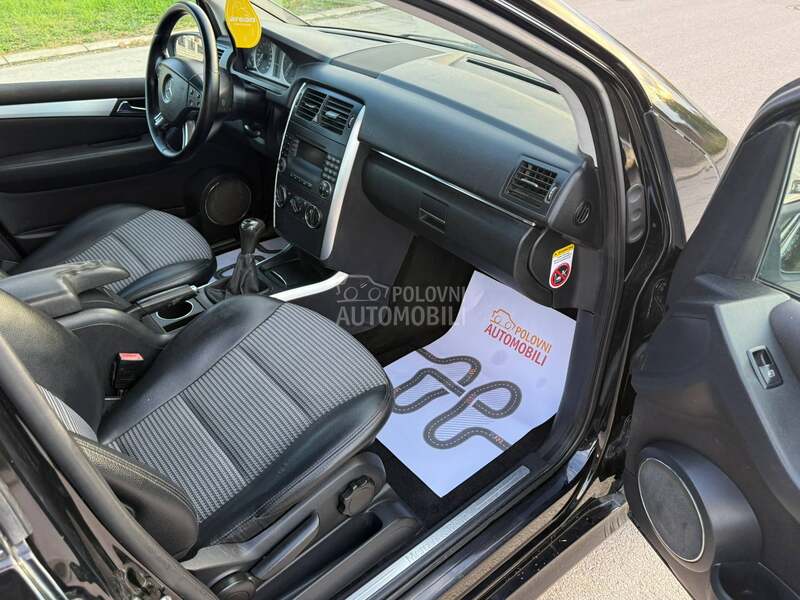 Mercedes Benz B 180 AVANGARDE