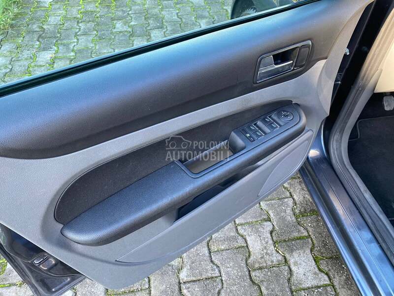 Ford Focus 1.8 i Ghia Iz CH