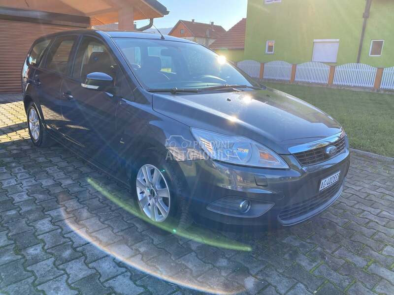 Ford Focus 1.8 i Ghia Iz CH