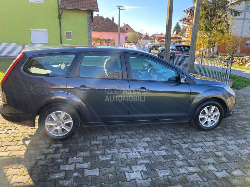 Ford Focus 1.8 i Ghia Iz CH