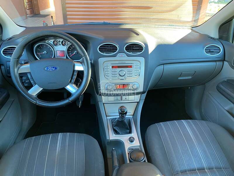 Ford Focus 1.8 i Ghia Iz CH