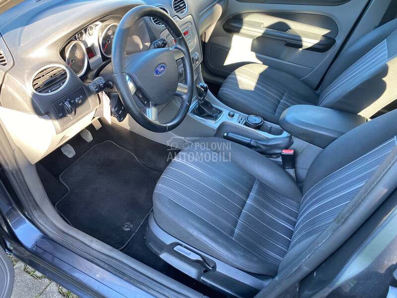 Ford Focus 1.8 i Ghia Iz CH