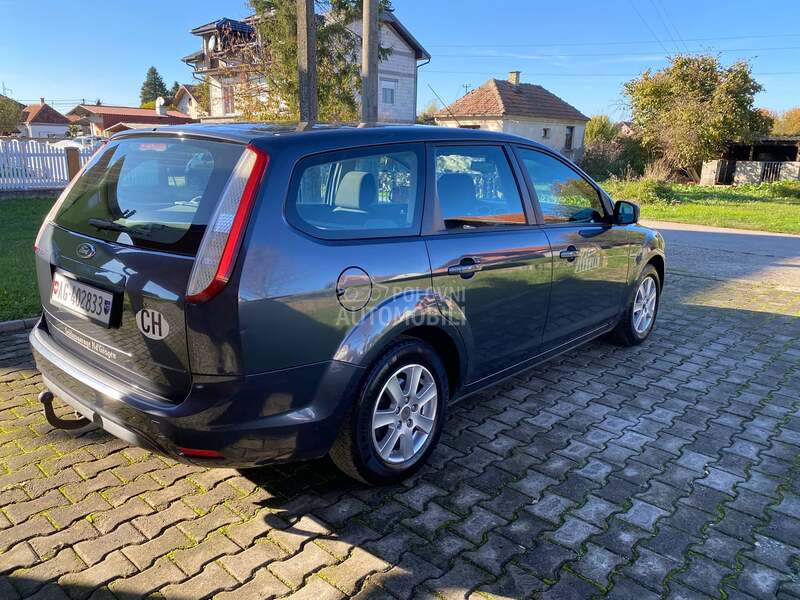 Ford Focus 1.8 i Ghia Iz CH
