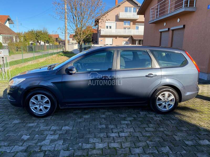 Ford Focus 1.8 i Ghia Iz CH