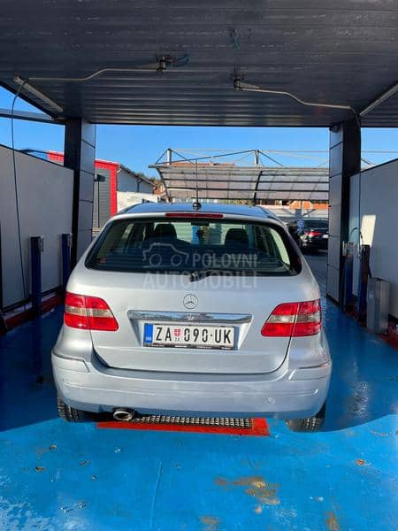 Mercedes Benz B 180 