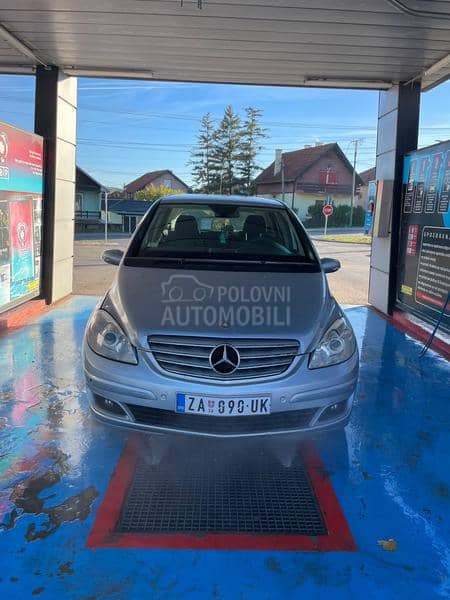 Mercedes Benz B 180 